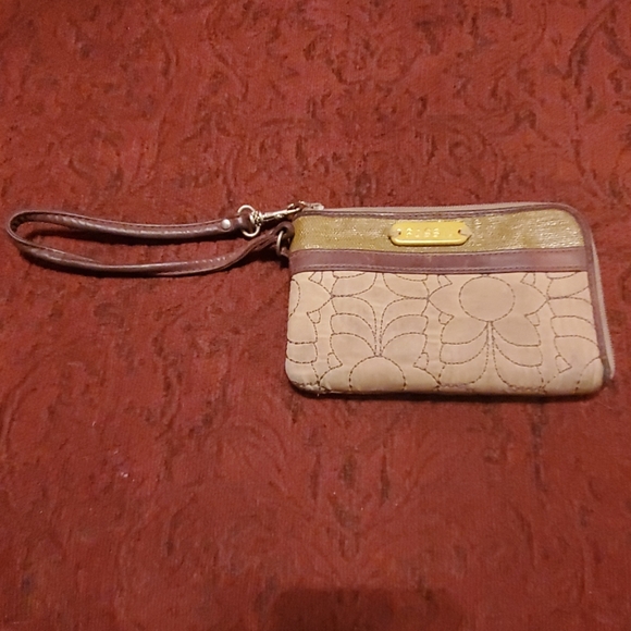 Fossil Key-Per Quilted Wristlet - Picture 2 of 3